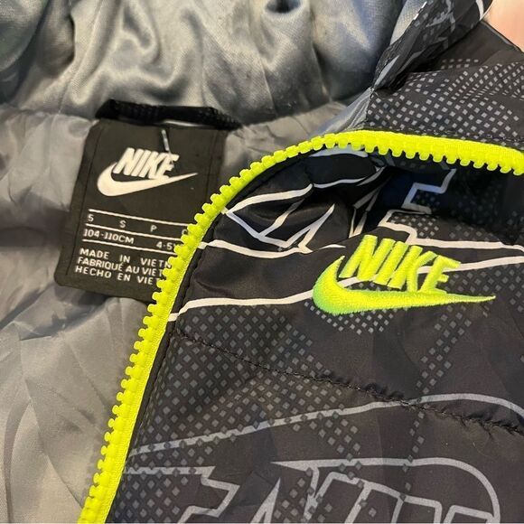 Nike‎ Boys Logo Print Black/Volt Size 4-5 Small Therma Padded Mock Vest Jacket - Picture 11 of 11